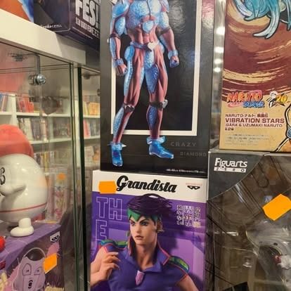 Présentoir cartes Pokémon — boutique Feniksu, Bruxelles